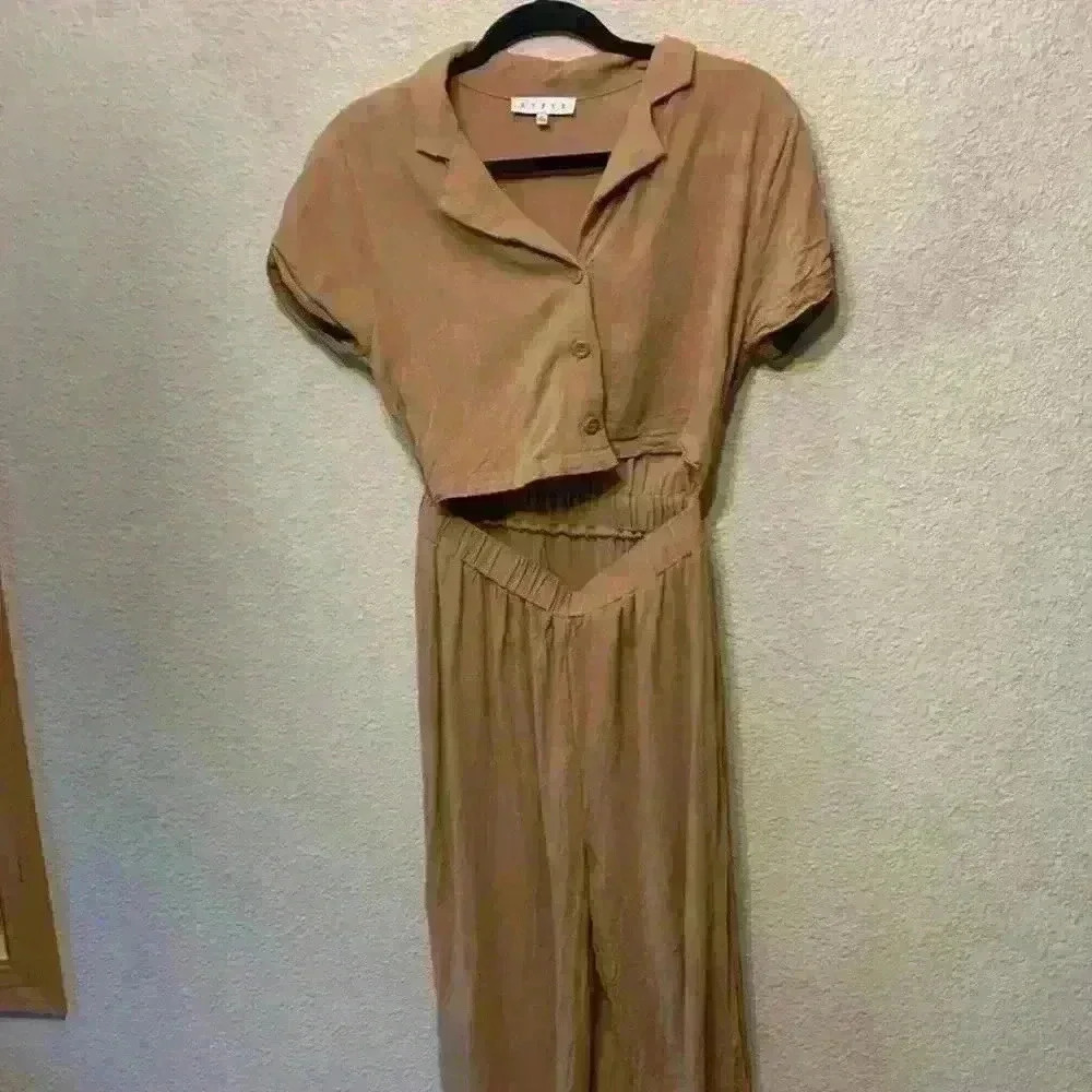 Tan Hyfve linen blend jumpsuit sz M basic closet staple linen vacation beach
